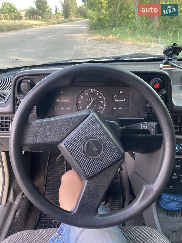 Седан Opel Kadett 1987 в Києві