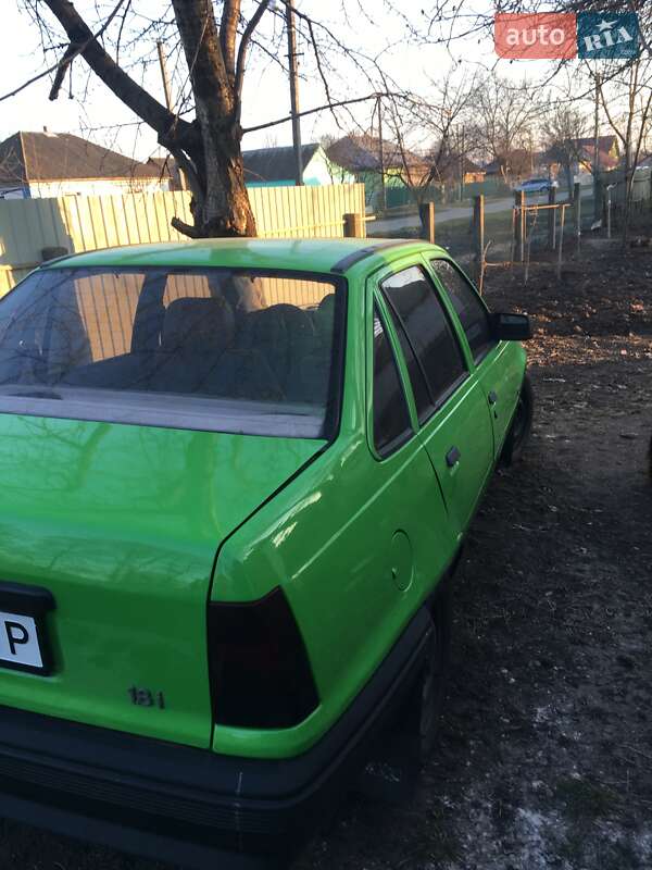 Седан Opel Kadett 1986 в Христиновке