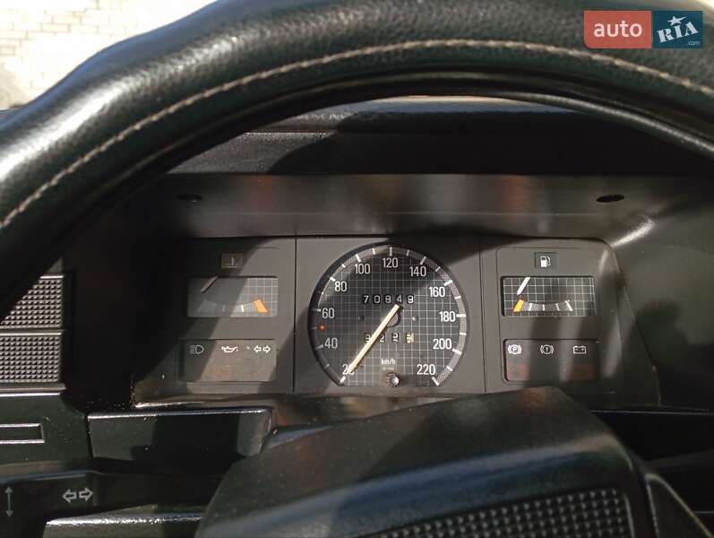 Седан Opel Kadett 1988 в Турці