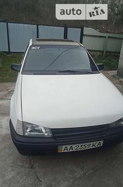 Седан Opel Kadett 1990 в Чигирине