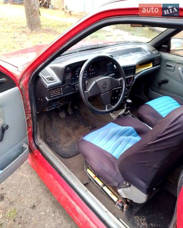 Хэтчбек Opel Kadett 1985 в Коропе