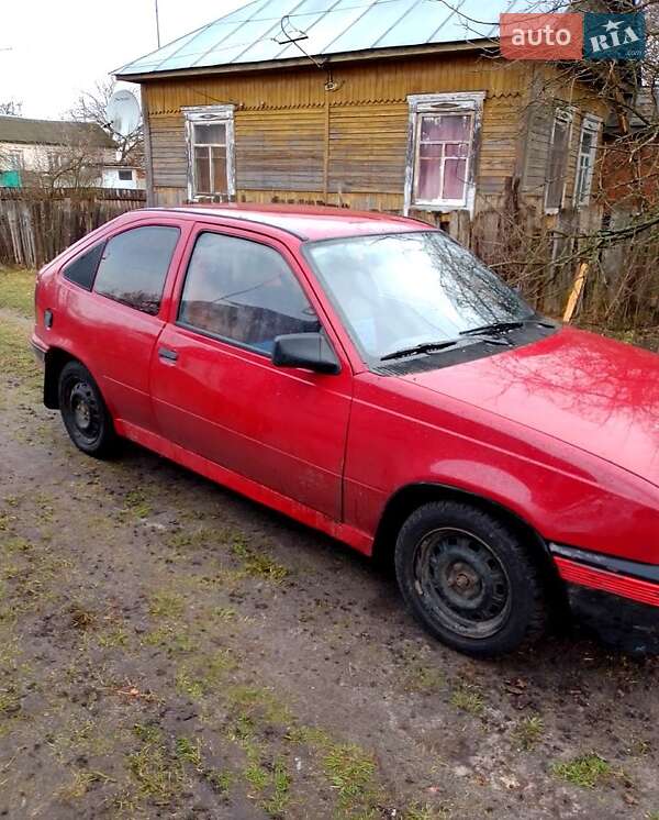 Хэтчбек Opel Kadett 1985 в Коропе