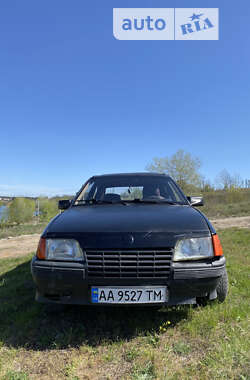 Хэтчбек Opel Kadett 1986 в Вишневом