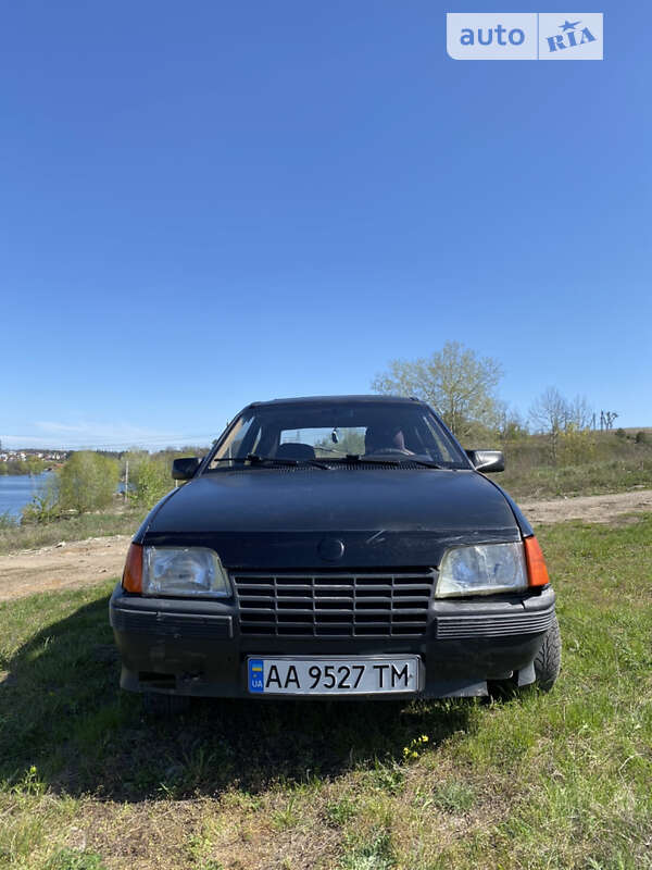 Хэтчбек Opel Kadett 1986 в Вишневом