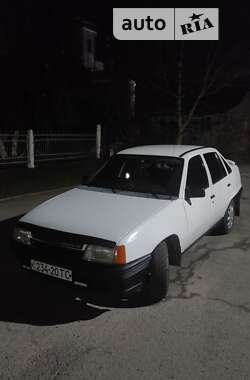 Седан Opel Kadett 1989 в Городке