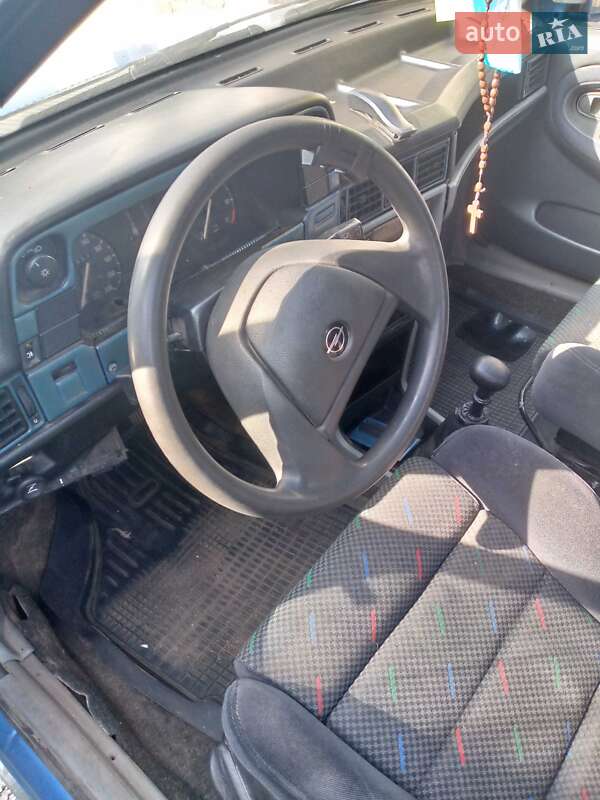 Хетчбек Opel Kadett 1987 в Гребінці