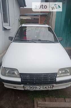 Седан Opel Kadett 1988 в Киеве