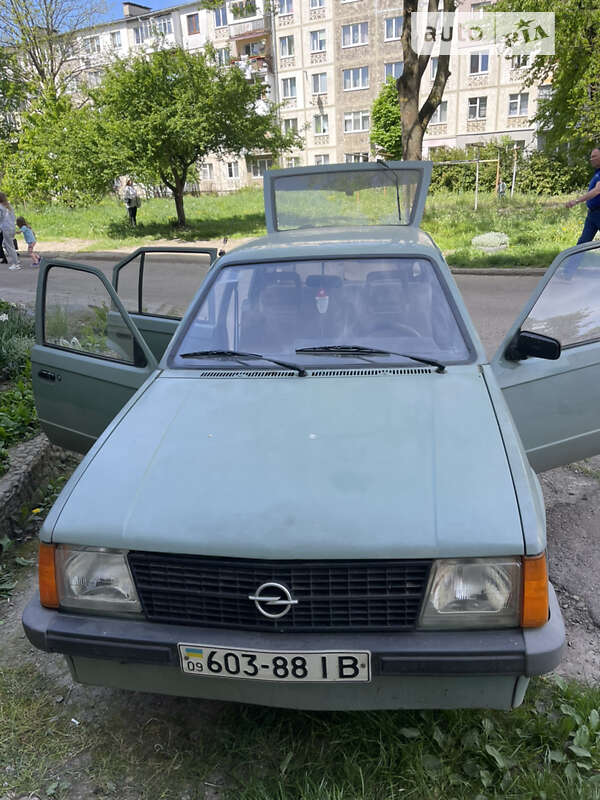 Хэтчбек Opel Kadett 1983 в Калуше