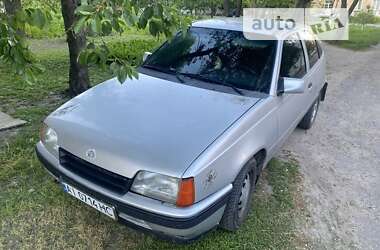 Хэтчбек Opel Kadett 1990 в Березане