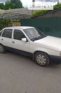 Седан Opel Kadett 1988 в Могилев-Подольске