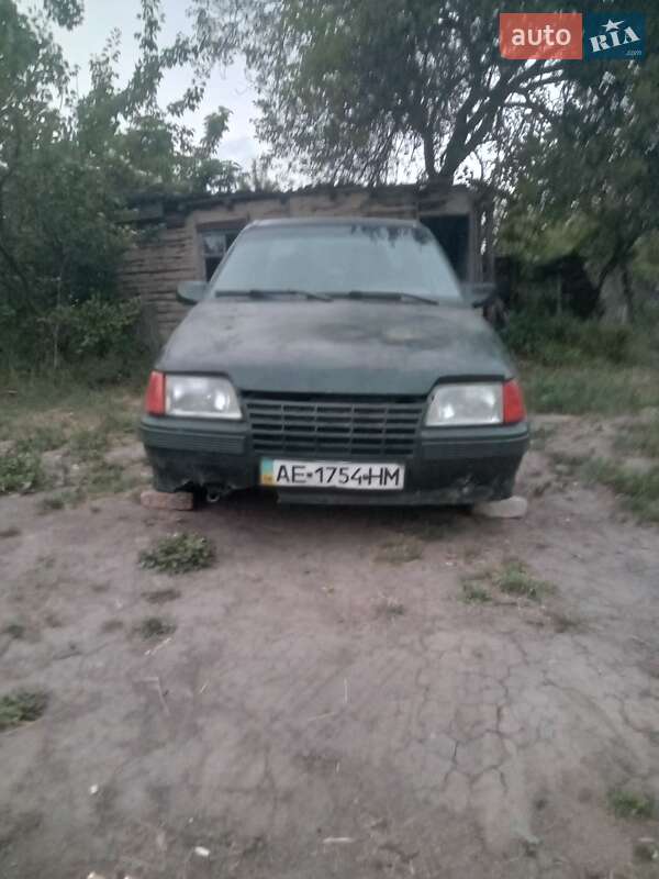 Седан Opel Kadett 1987 в Павлограді