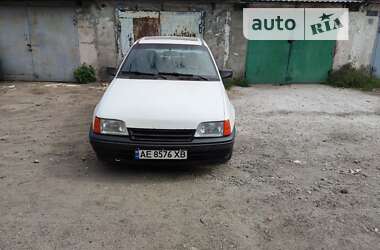 Седан Opel Kadett 1987 в Кам'янському