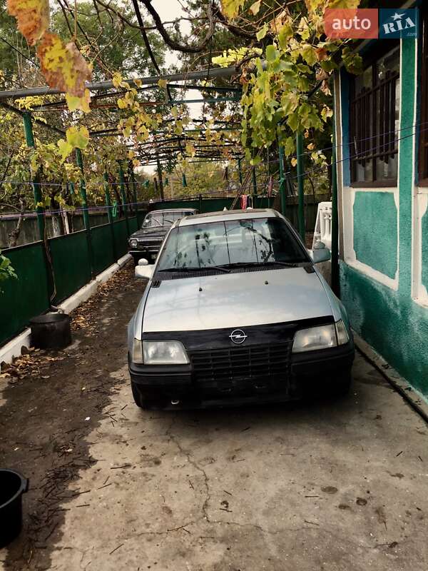 Седан Opel Kadett 1987 в Білгороді-Дністровському