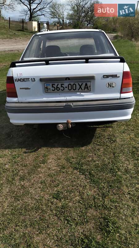 Седан Opel Kadett 1986 в Харкові