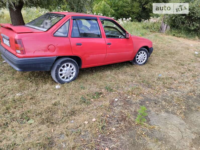 Седан Opel Kadett 1990 в Обертине