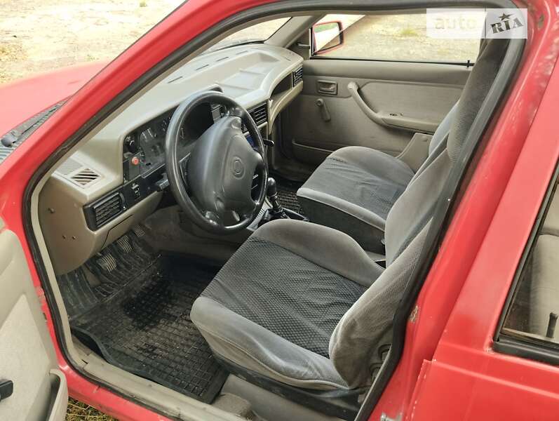 Седан Opel Kadett 1990 в Обертине