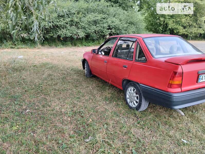 Седан Opel Kadett 1990 в Обертине