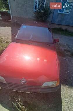 Хэтчбек Opel Kadett 1988 в 
