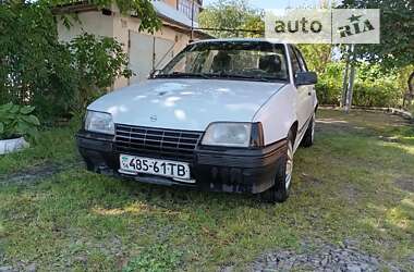 Седан Opel Kadett 1987 в Дрогобичі