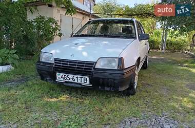 Седан Opel Kadett 1987 в Дрогобыче