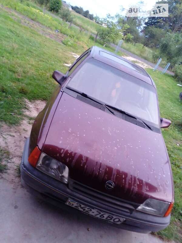 Хэтчбек Opel Kadett 1987 в 