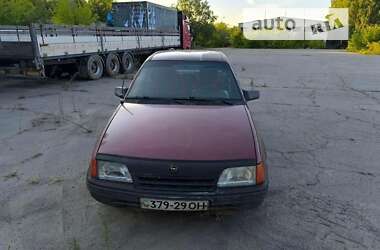 Седан Opel Kadett 1986 в Каменке