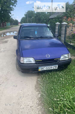 Хэтчбек Opel Kadett 1989 в Дрогобыче