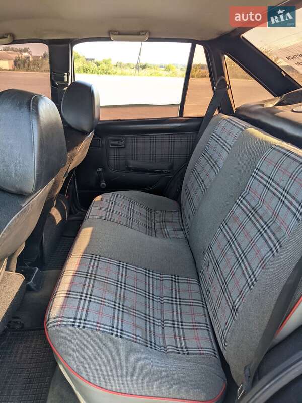 Седан Opel Kadett 1988 в Надворной