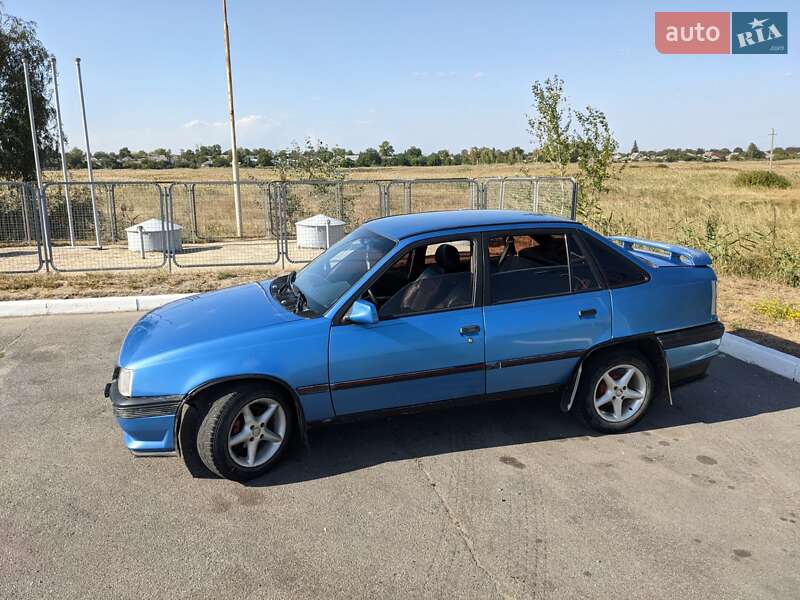 Седан Opel Kadett 1988 в Надворной