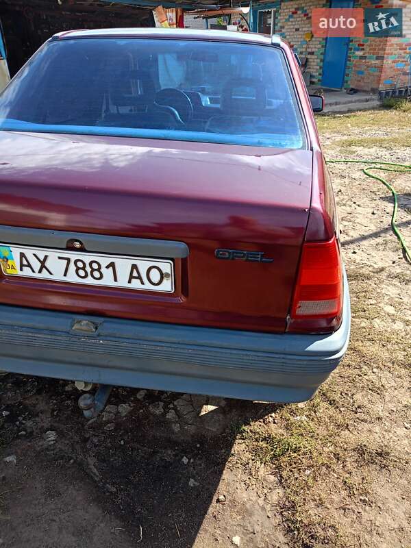 Седан Opel Kadett 1991 в Лозовой