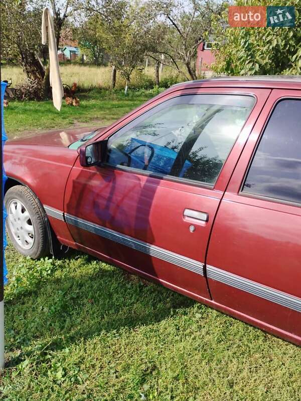 Седан Opel Kadett 1990 в Староконстантинове