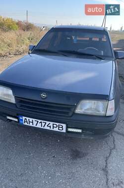 Седан Opel Kadett 1991 в Краматорске