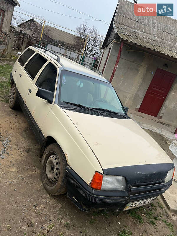 Універсал Opel Kadett 1986 в Ізмаїлі