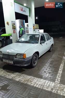 Седан Opel Kadett 1988 в Львові