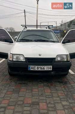 Хетчбек Opel Kadett 1990 в Дніпрі