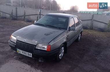 Седан Opel Kadett 1986 в Володимирі