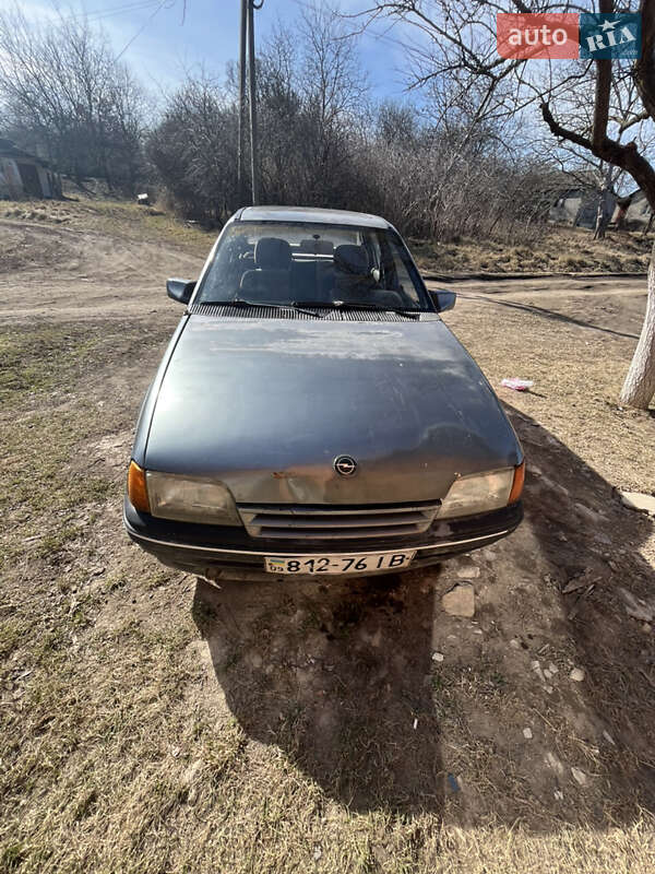 Седан Opel Kadett 1993 в 
