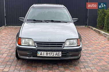 Седан Opel Kadett 1990 в 