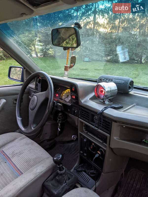 Хетчбек Opel Kadett 1990 в Зміїві