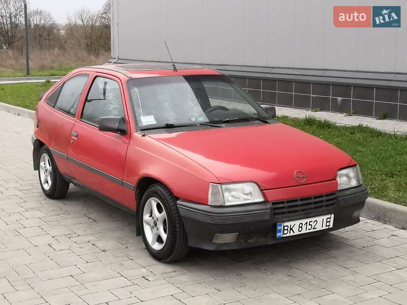 Хэтчбек Opel Kadett 1987 в 