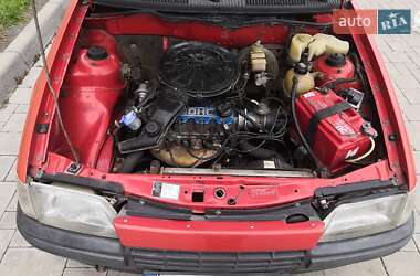 Хэтчбек Opel Kadett 1987 в 