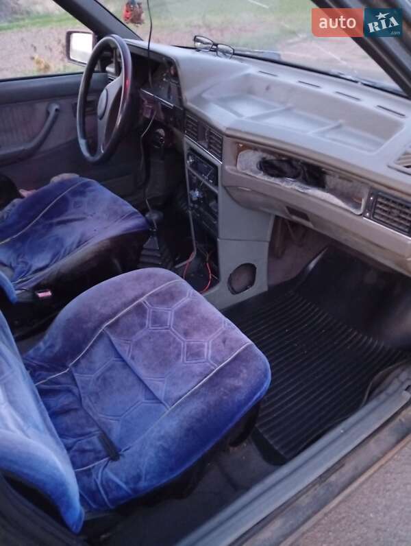 Седан Opel Kadett 1988 в Сумах