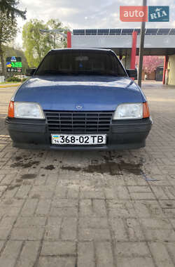 Хетчбек Opel Kadett 1989 в 
