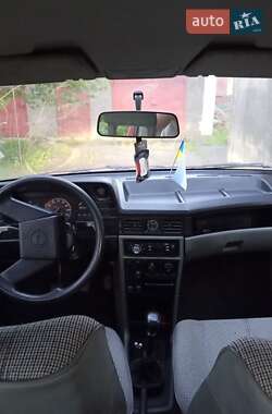 Хетчбек Opel Kadett 1988 в 