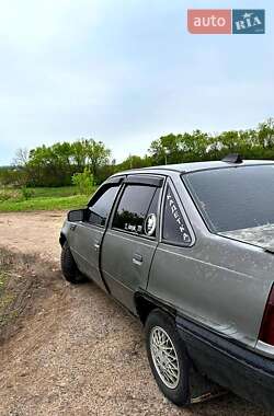 Седан Opel Kadett 1988 в Решетиловке