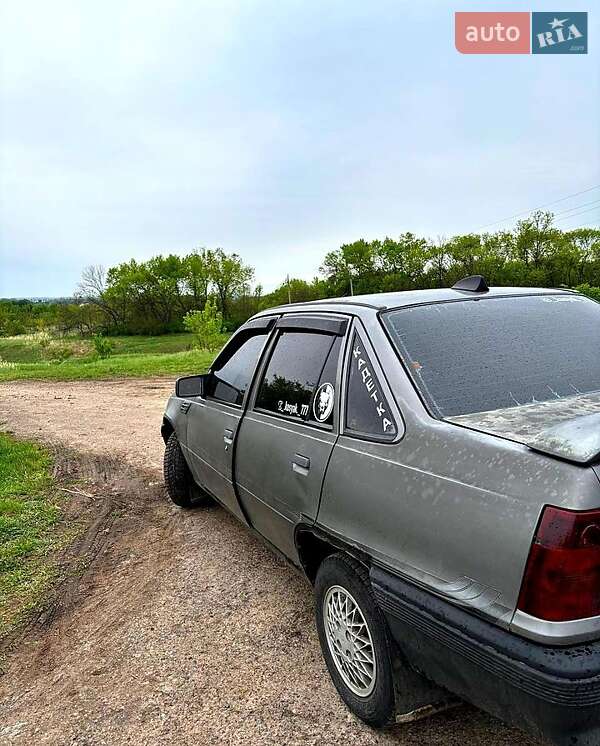 Седан Opel Kadett 1988 в 