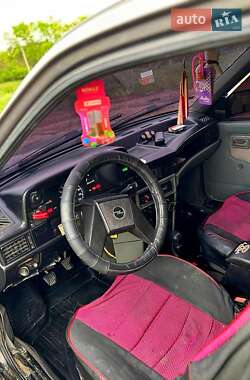 Седан Opel Kadett 1988 в 
