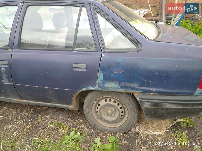 Седан Opel Kadett 1988 в Здолбуніві