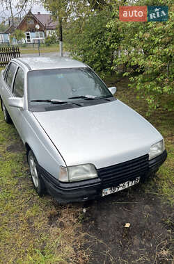 Седан Opel Kadett 1986 в Колках