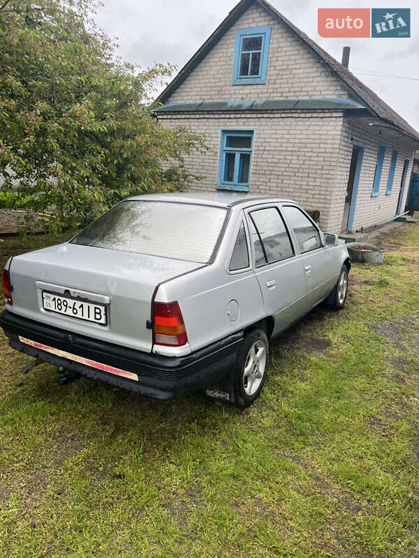 Седан Opel Kadett 1986 в Каневі